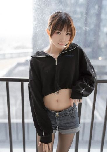 美女嘴对嘴圣水调教VK_国产剧免费高清观看