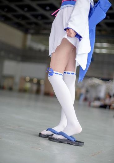 欧美三级巜双乳紧扣的肉体市场_BD英语完整版观看