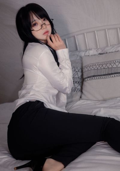 深夜蜜桃色在线观看_HD全集免费观看