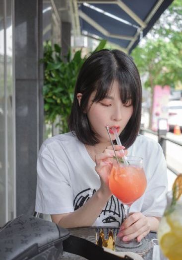 偷拍老年野外树林交易图_普通话在线观看